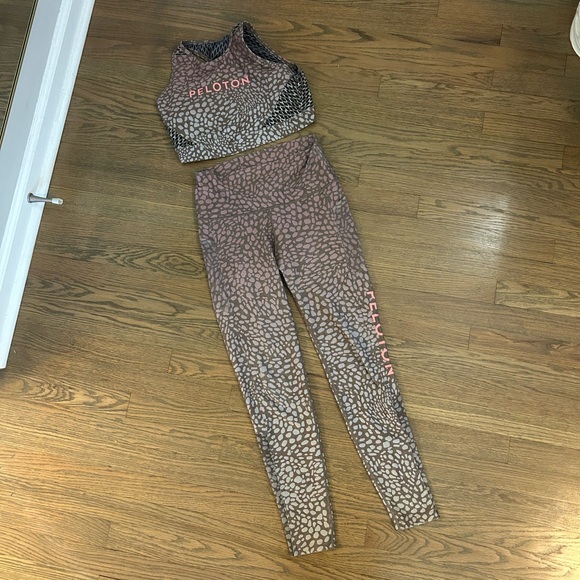 Peloton x WITH leopard Activewear Set - Picture 4 of 8